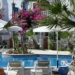 Polikandia Hotell 3*