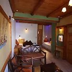 Polikandia Otel 3*