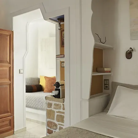 Polikandia Hotel Folegandros Town