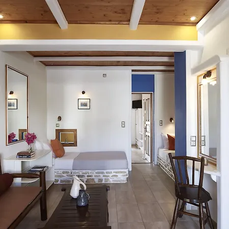 Polikandia 3* Folegandros Town