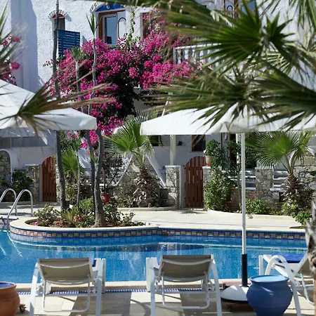 Polikandia Hotel 3*