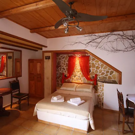 Polikandia Hotell