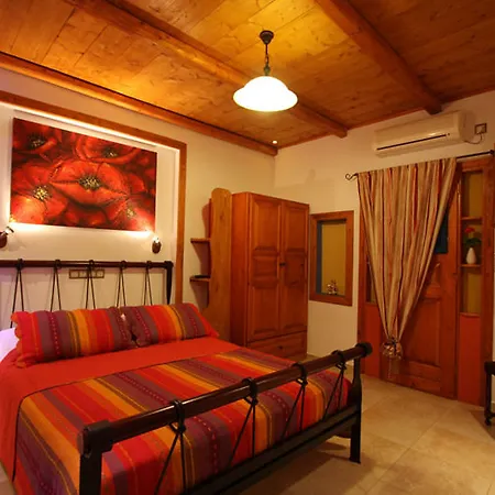 Polikandia Hotell