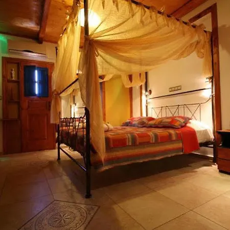 Polikandia Otel 3*