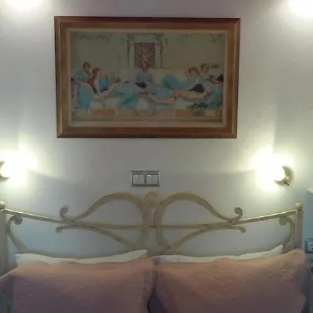 Polikandia Hotell 3*
